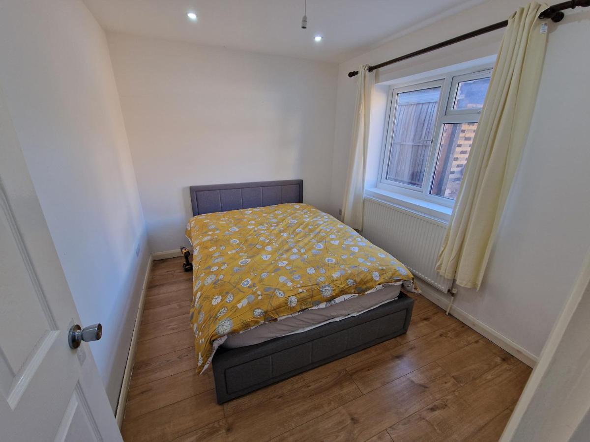 Mile End Budget Guesthouse 런던 외부 사진